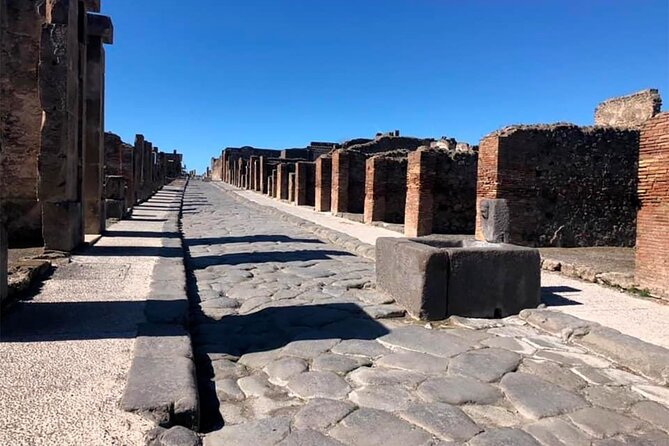 Pompeii small group tour with skip-the-line entrance included - Group size: maximum 25 and how to get the most from it