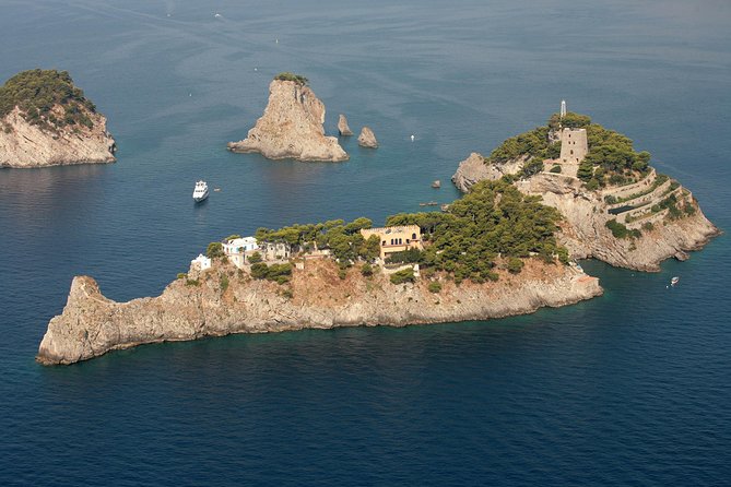 Private Amalfi Coast Boat Trip from Positano, Praiano or Amalfi - Boat Style and Comfort: From Traditional Wooden Boats to Luxury Yachts