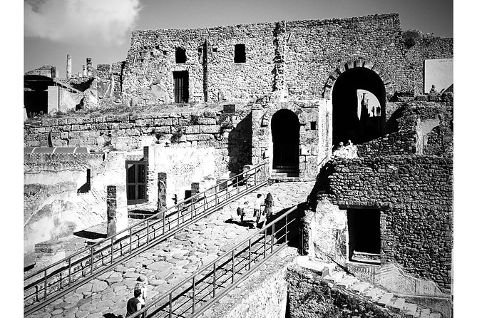 Private Day Tour of Pompeii, Sorrento and Positano with Pick Up - Transport comfort and motion sickness on Amalfi roads
