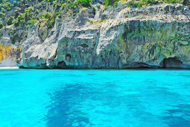 Private Tour: Amalfi Coast to Capri Cruise - Onboard comfort: snacks, towels, snorkel masks, and the open-deck versus cabin decision