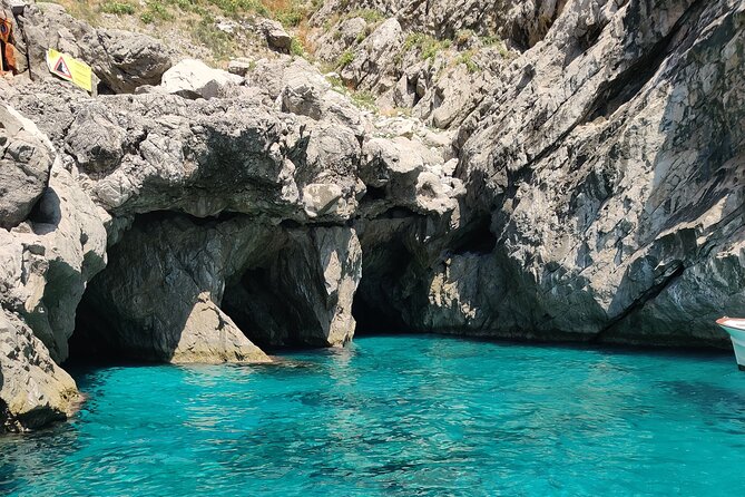 Private tour in a typical Capri boat - Stop by stop on the Capri loop: caves, villas, and the iconic rocks