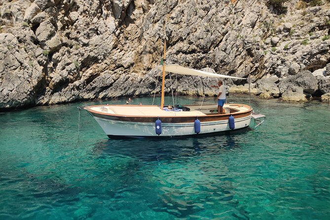 Private tour in a typical Capri boat - Swim time and sea access: how this tour makes the water the main event