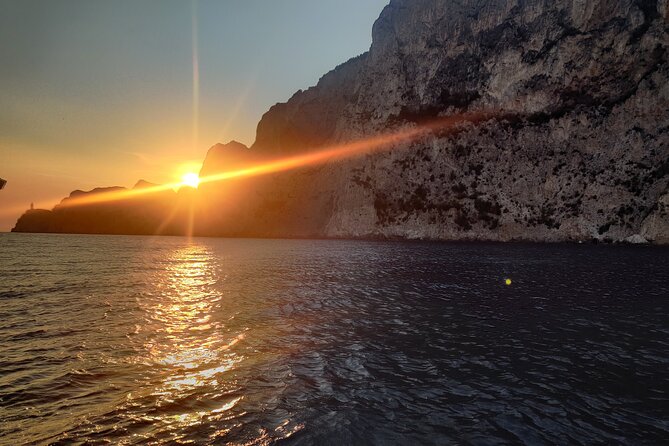 Private tour in a typical Capri boat - Where you meet and how the 2h45 day tends to flow