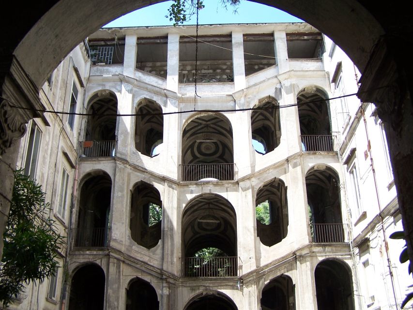 Rione Sanità tour among baroque, revival, street art & food - Community symbols, laundry lines, and color you can’t plan for