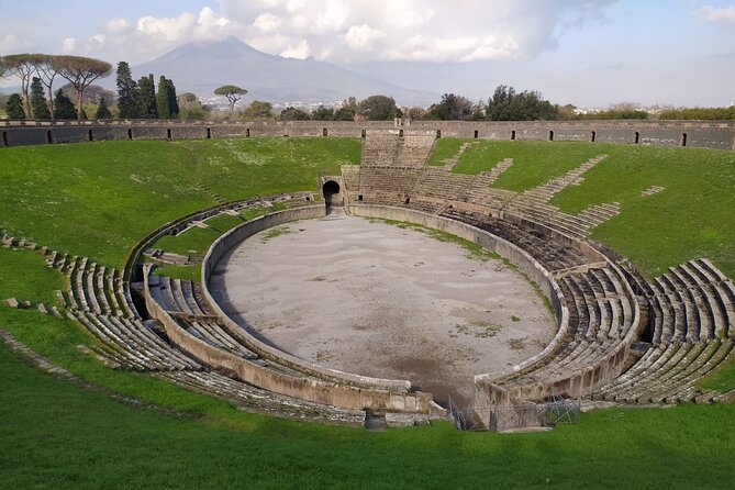 Semi - Private Tour of Pompeii with an Archaeologist - Start at Coffee Shop Vittoria, and keep your bearings before you step inside