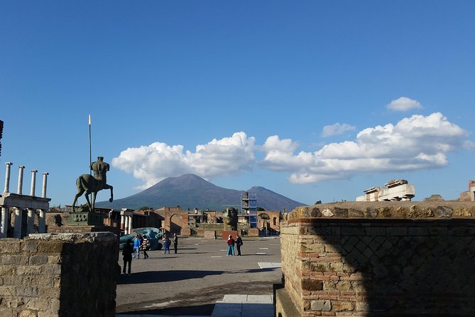 Tour in the ruins of Pompeii with an archaeologist - Stop 1: Pompeii Archaeological Park, where you learn to read the site