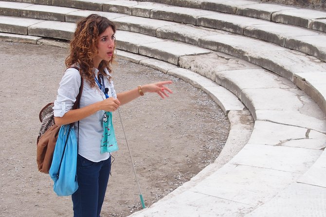 Tour in the ruins of Pompeii with an archaeologist - Why the private group size of up to 12 feels like real value