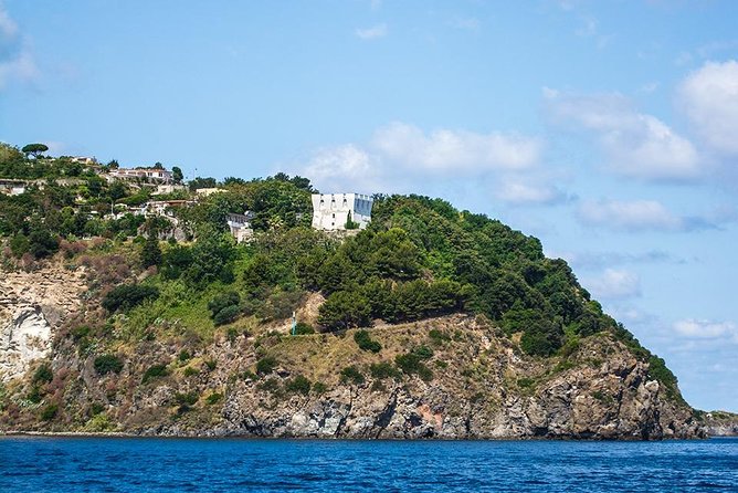 Tour of the island of Ischia in schooner - Why this schooner loop is such an easy win