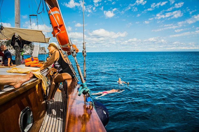 Tour of the island of Ischia in schooner - Lunch at sea: what you actually get and why it matters