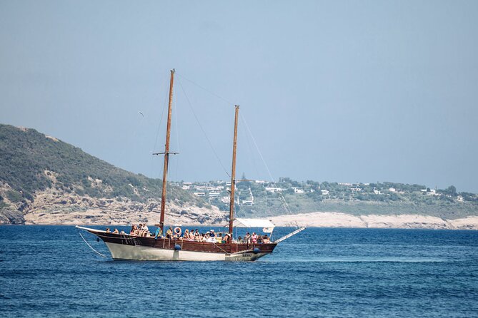 Tour of the island of Ischia in schooner - Crew and comfort: the small details that change your day