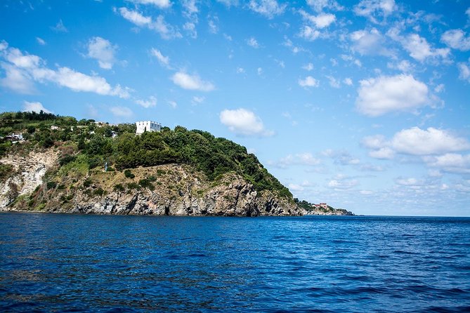 Tour of the island of Ischia in schooner - Who should book this schooner cruise