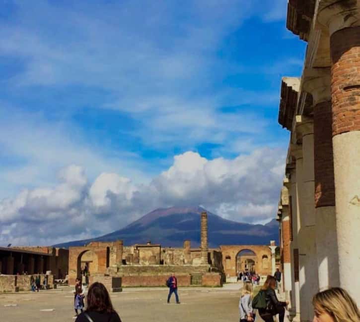 TRAMVIA -Da Naples: Pompei Ruins and Vesuvio Transfer by Bus - Getting to the bus: pickup spots in central Naples and what to watch for