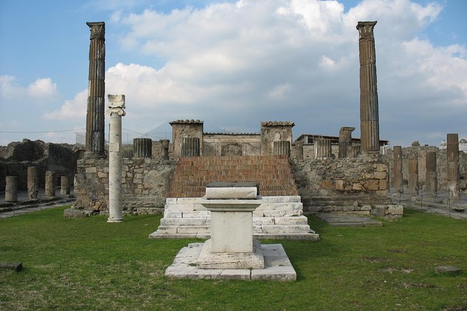 Visit in Pompeii - Pompeii Private Tour with Ada - A highlight-first approach to Pompeii (that saves your legs and your focus)